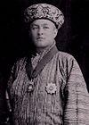 https://upload.wikimedia.org/wikipedia/commons/thumb/f/f3/Bhutan-Jigme-Wangchuck.jpg/100px-Bhutan-Jigme-Wangchuck.jpg